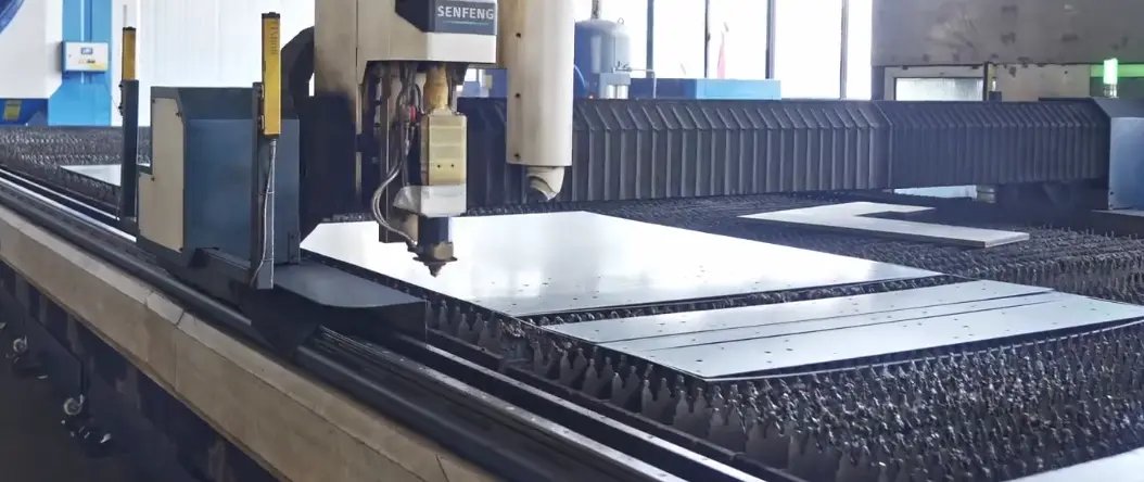 Línea automatizada de soldadura SENFENG para fabricación metálica